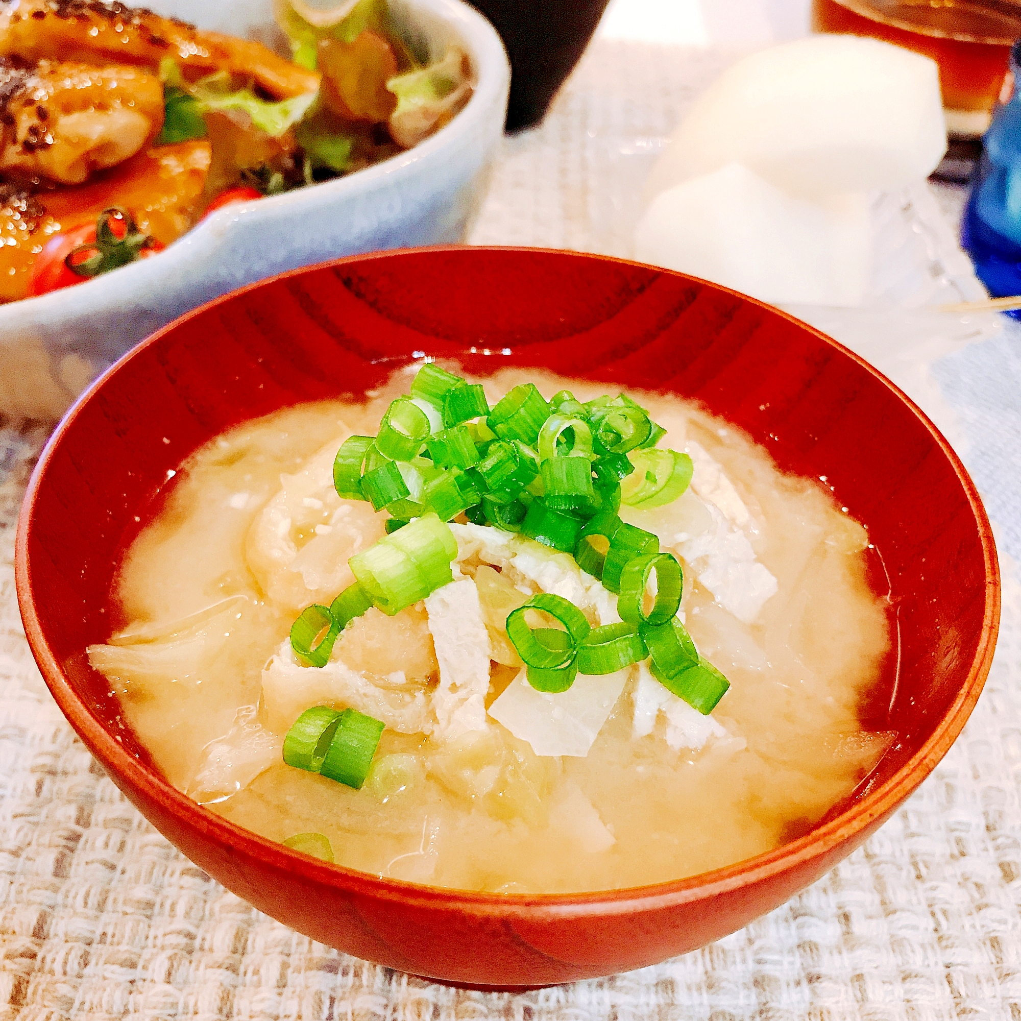 キャベツと油揚げと玉ねぎのお味噌汁☆