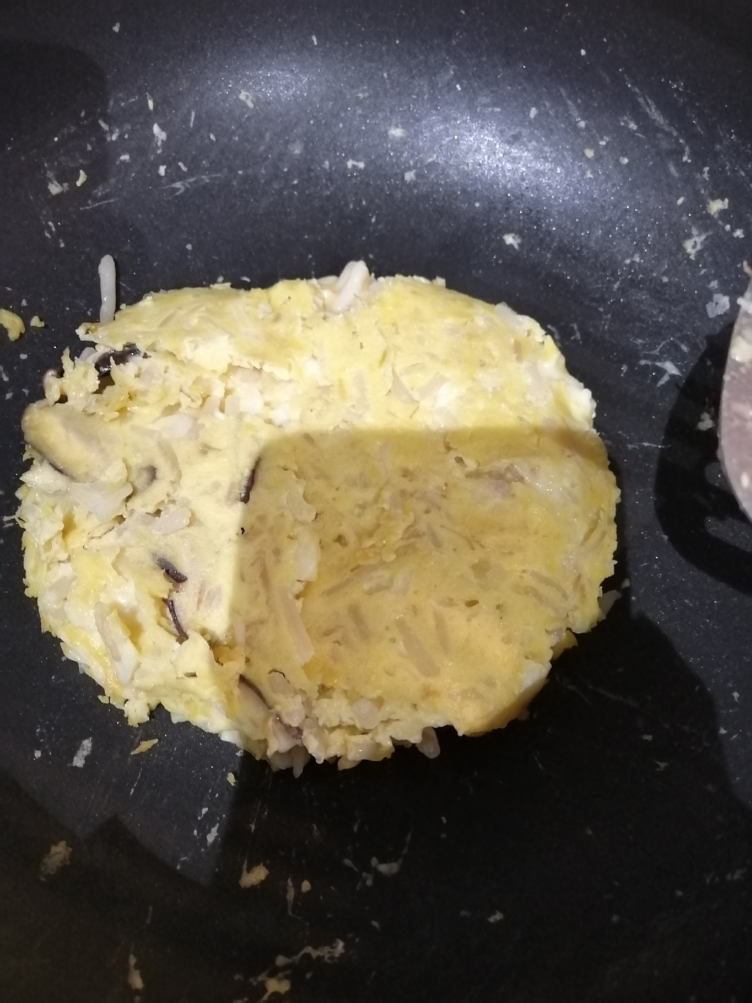 もやしとしいたけを卵と粉でまとまるように焼いたの。