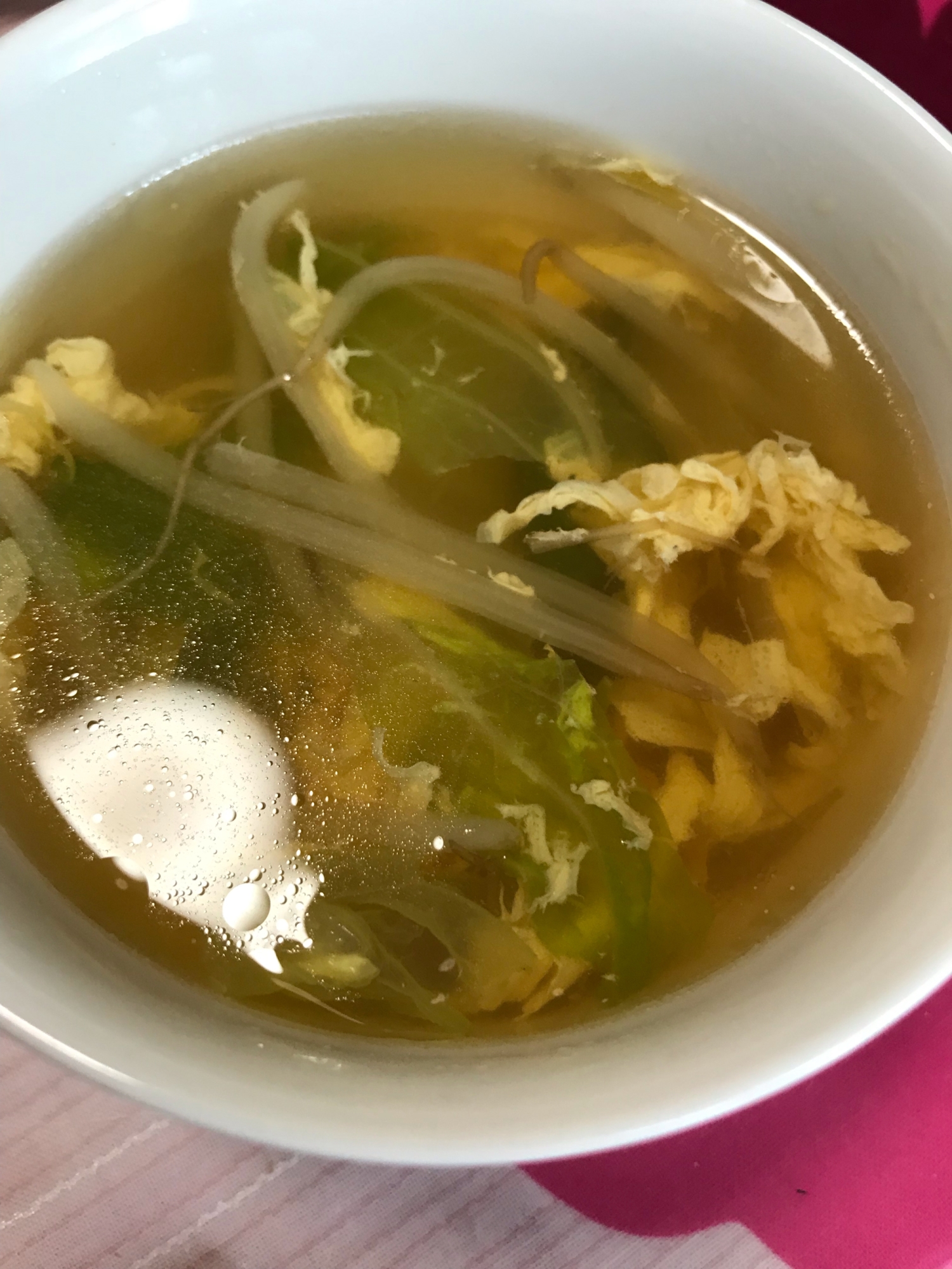 もやしと白菜、卵の中華スープ