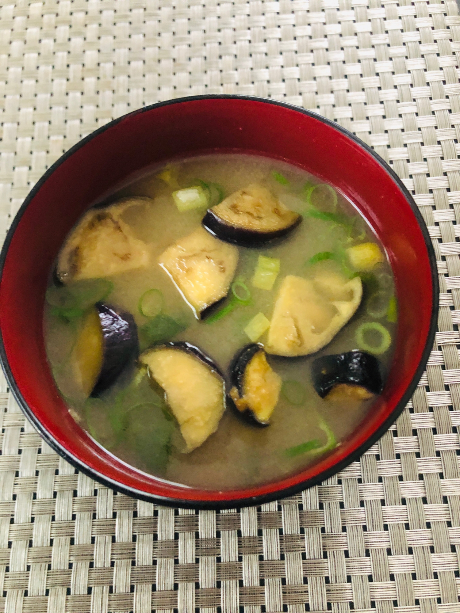 具沢山の茄子の味噌汁