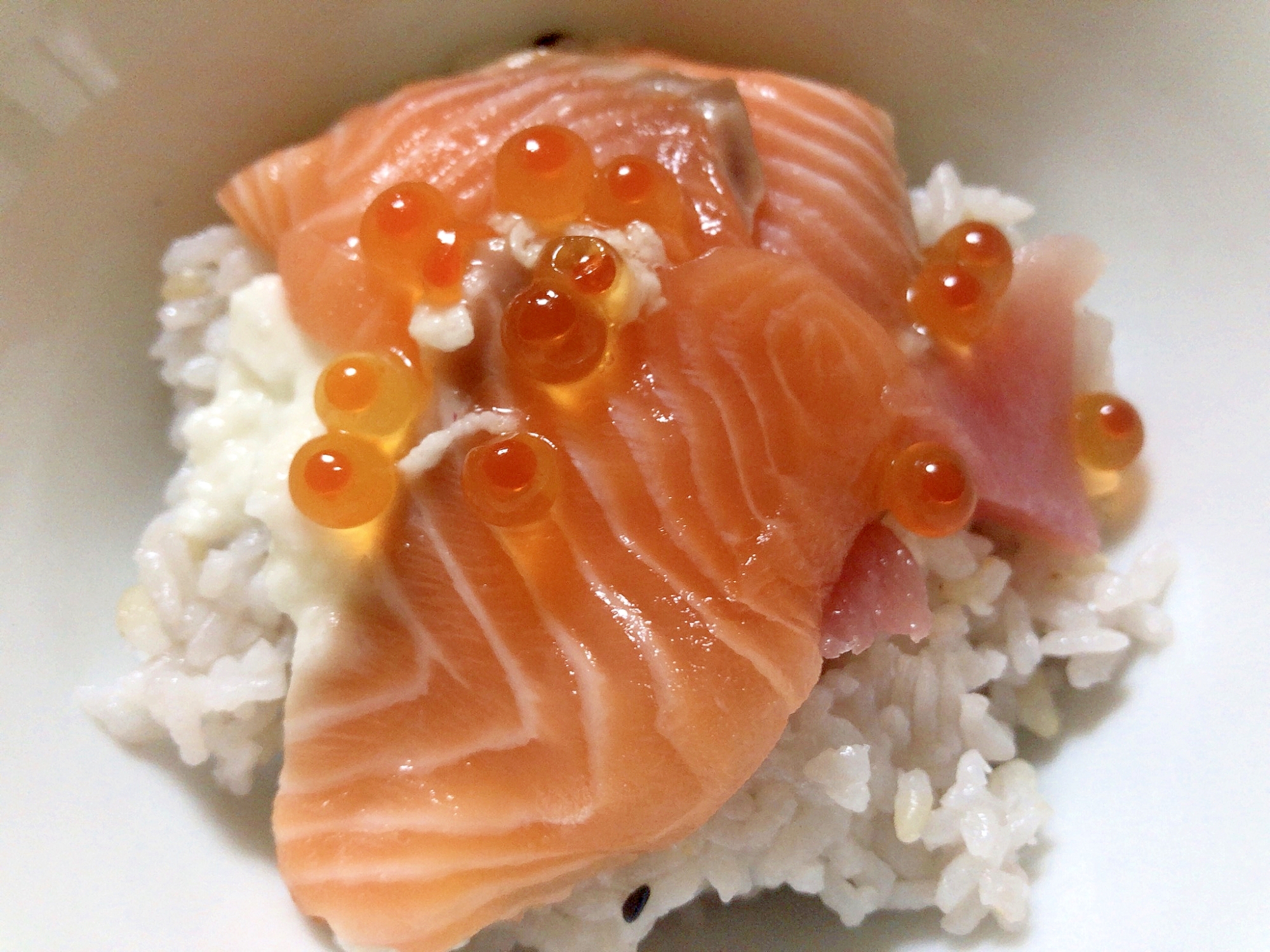 山芋サーモン イクラ マグロ丼