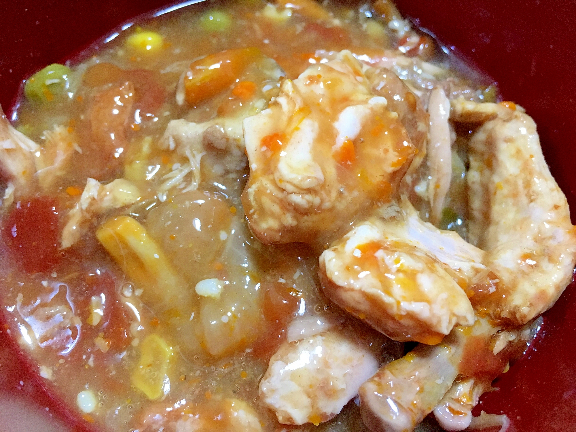 チリ味の鶏肉とミックスベジタブルの餡かけスープ