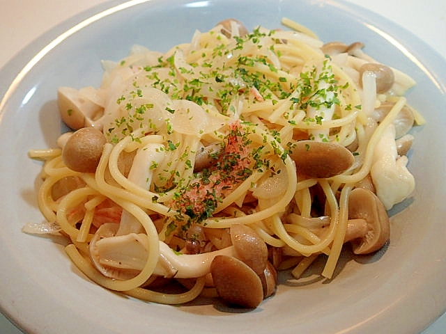 ゆずポン酢で　新玉ねぎとしめじとシーサラダのパスタ