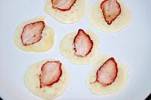 Hmと干しイチゴでプチパンケーキ レシピ 作り方 By ブ 子 楽天レシピ