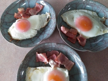 レポありがとー♪3人前作り、ベーコンでがっつり美味しかったです❤️嫌な雨にコロナ食べて負けないようにしないとね～♪ごちそうさま