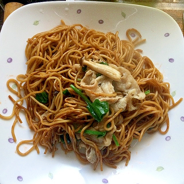 豚肉とほうれん草入り焼きそば