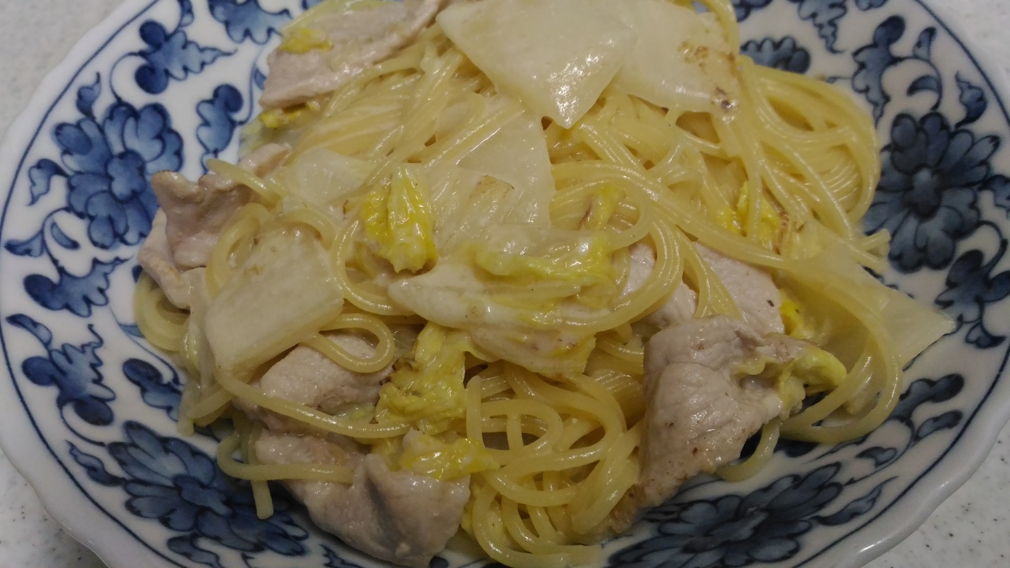 白菜と豚肉の味噌風味クリームパスタ