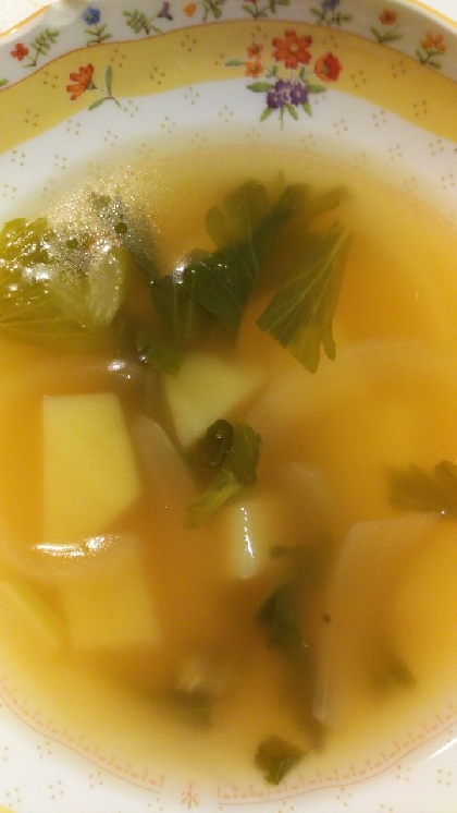 セロリの葉とじゃがいものスープ