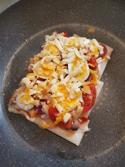 フライパンで作る！カリッとろ～りおもちピザ♪