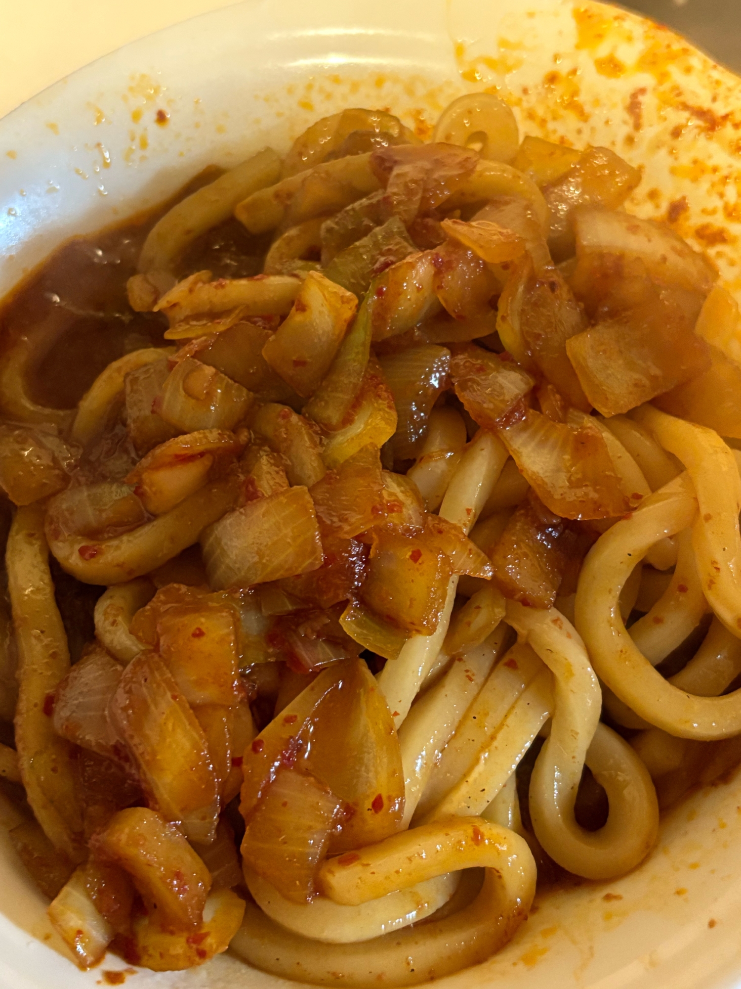 ピリ辛玉ねぎうどん炒め