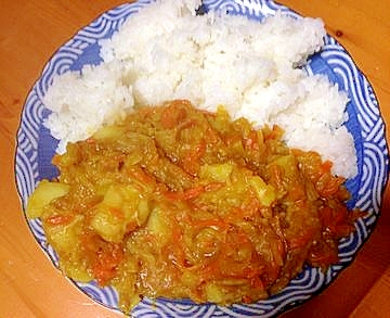 カレー粉で定番！ジャガイモと玉ねぎと人参のカレー