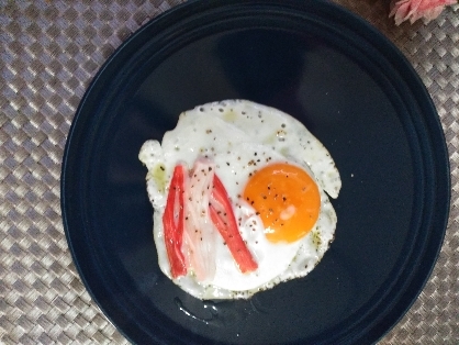 月のおとちゃんこんにちわ～♪
カニカマが甘くて美味しかったです❤️
目玉焼きと一緒に食べられて、ラッキー♪コロナが怖いので、自粛家ご飯ガンバりましょう！