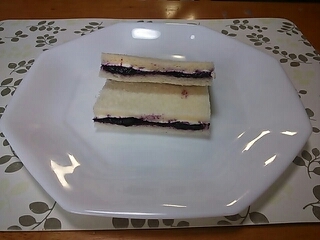 ブルーベリージャムとクリームチーズのサンドイッチ