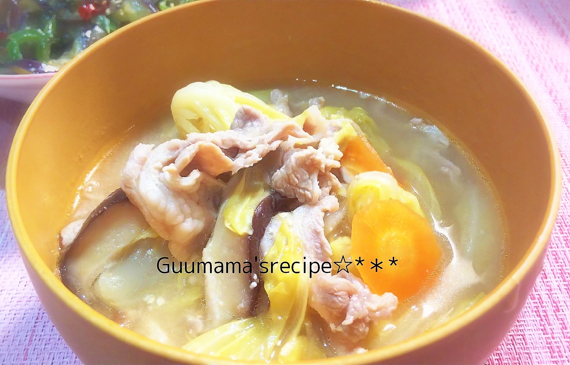 具だくさんで旨みたっぷり♡キャベツたっぷり豚汁