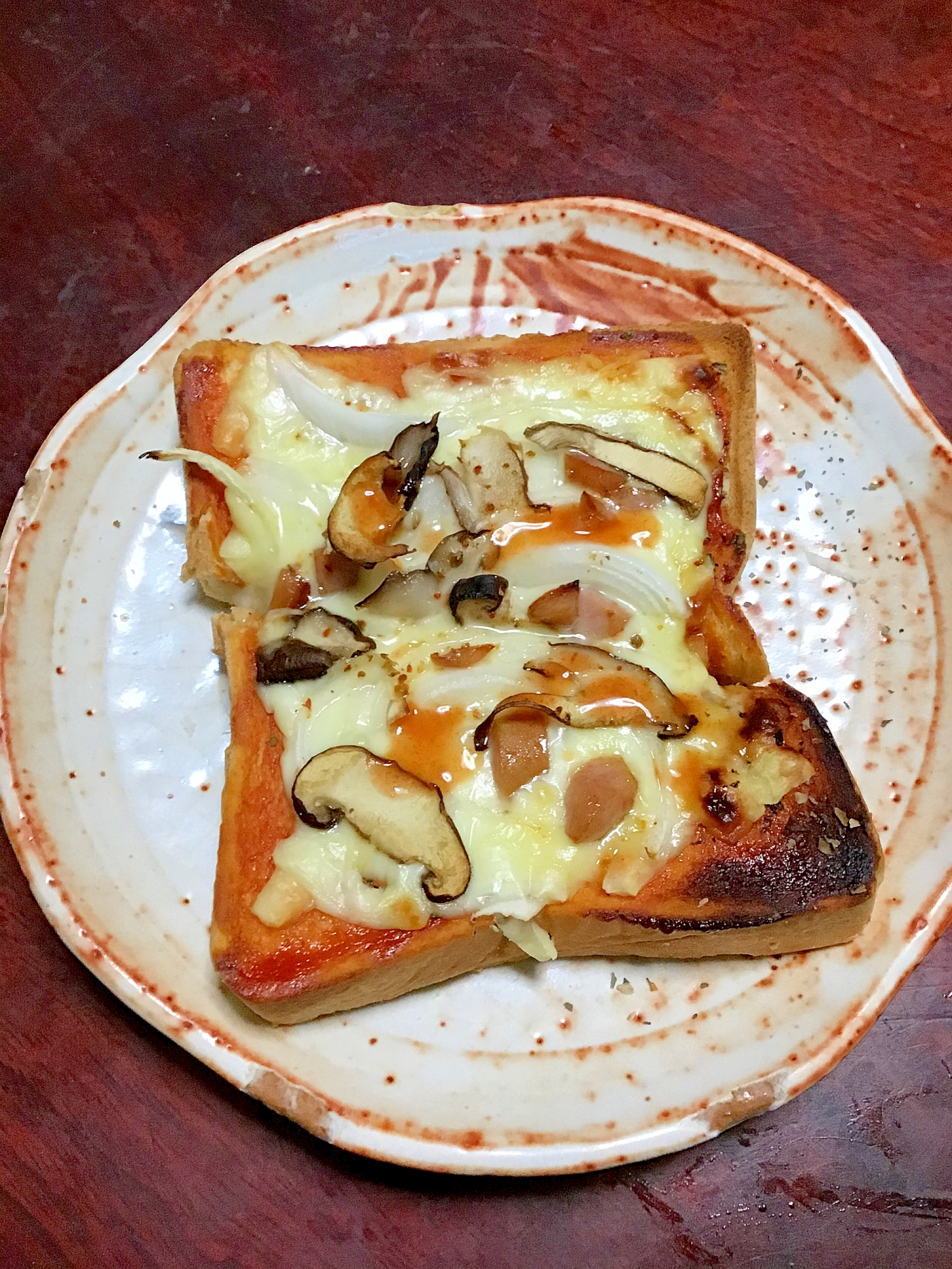 椎茸とウインナーのピザトースト＠ケイジャンS味。