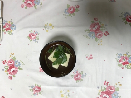 三つ葉とエノキと絹ごし豆腐のお吸い物(^○^)