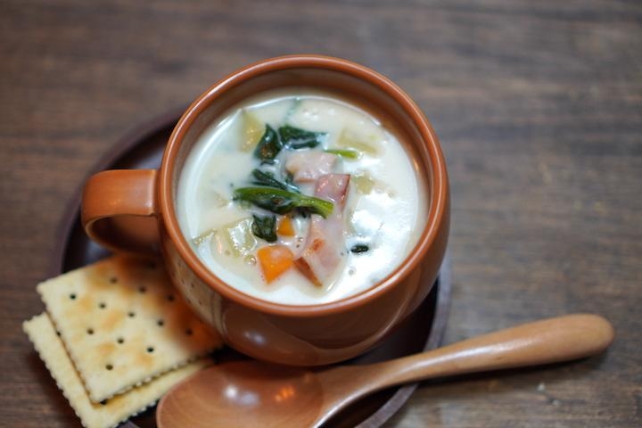 朝食にぴったり♪ベーコンとほうれん草のチャウダー