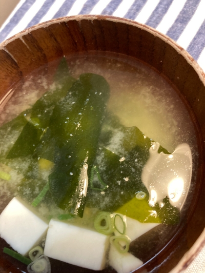 我が家の定番！豆腐とわかめの味噌汁