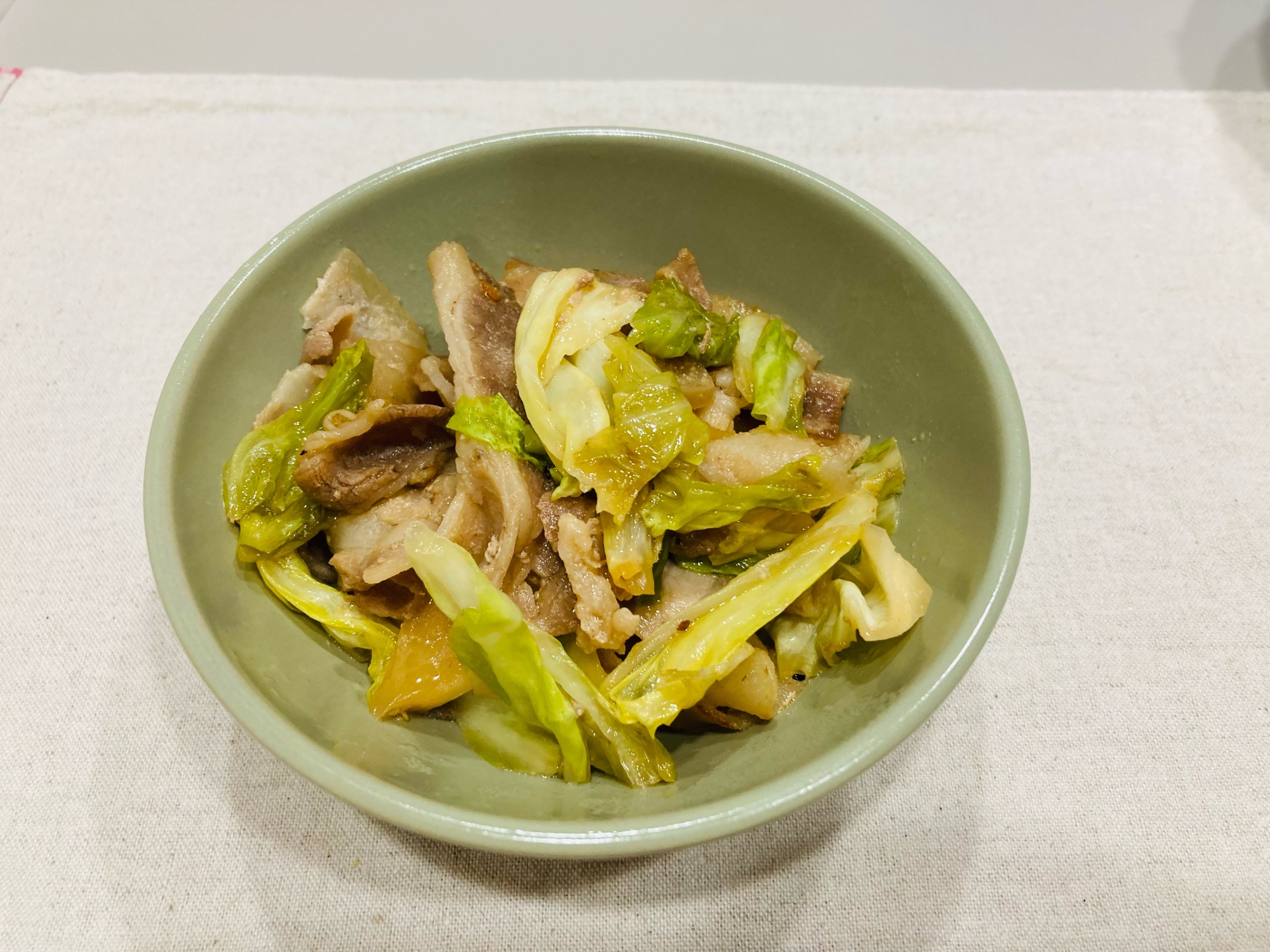 ご飯が進む！豚バラ肉とキャベツの甘辛炒め