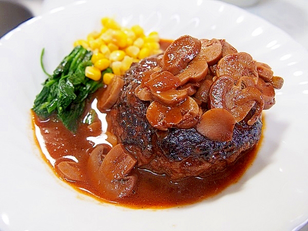 煮込みハンバーグ マッシュルームいり レシピ 作り方 By よっちごはん 楽天レシピ