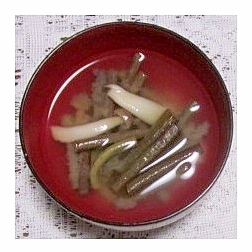 わらびとしめじの味噌汁