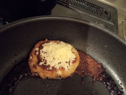 フライパンde煮込みチーズハンバーグ