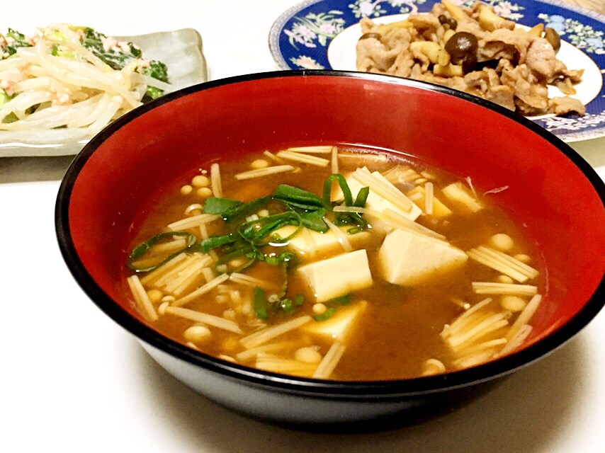 エノキ茸と豆腐のお味噌汁