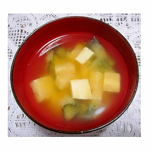 木綿豆腐とわかめの味噌汁（鰹だし）