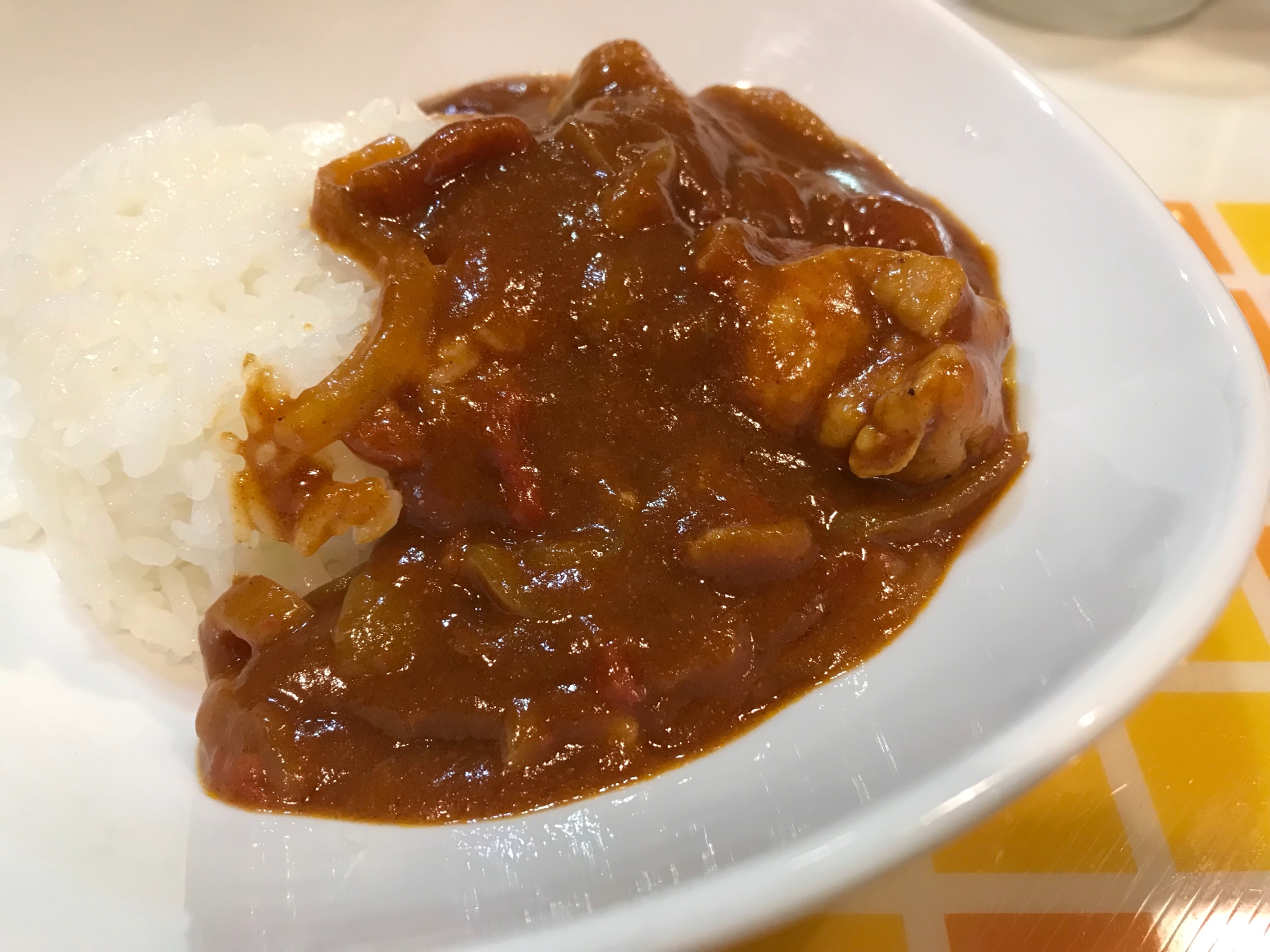 簡単なのに美味しい！トマトとチキンのカレー