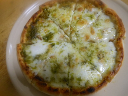 ema8108 さん、
今日は～♪
簡単にピザ生地が作れ、ランチにいただきました♪
素敵レシピありがとうございました(*^_^*)