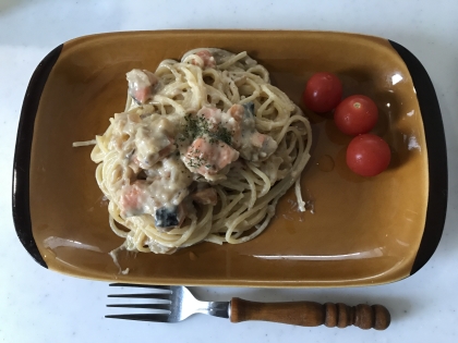 簡単にホワイトソースが作れて嬉しいです！青菜がなかったので玉ねぎにしました。パスタとソースを混ぜましたがとーっても濃厚で美味しかったです！