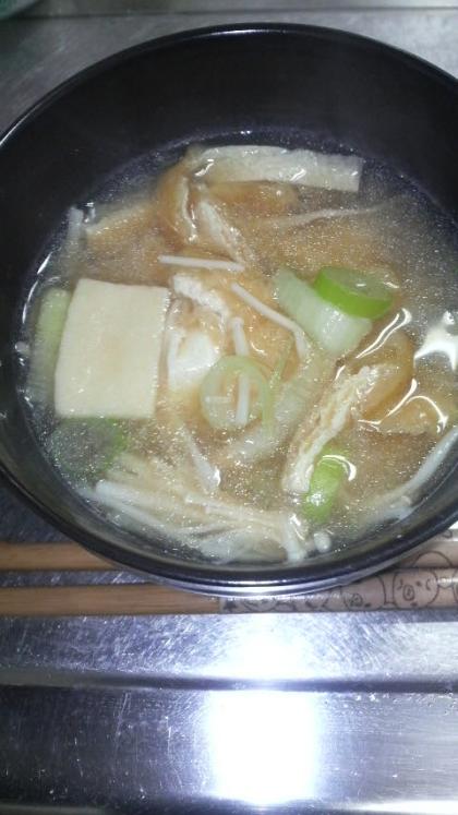 これこれ！私も好きなお味噌汁です☆味噌を溶いてからお豆腐って形もきれいですね。