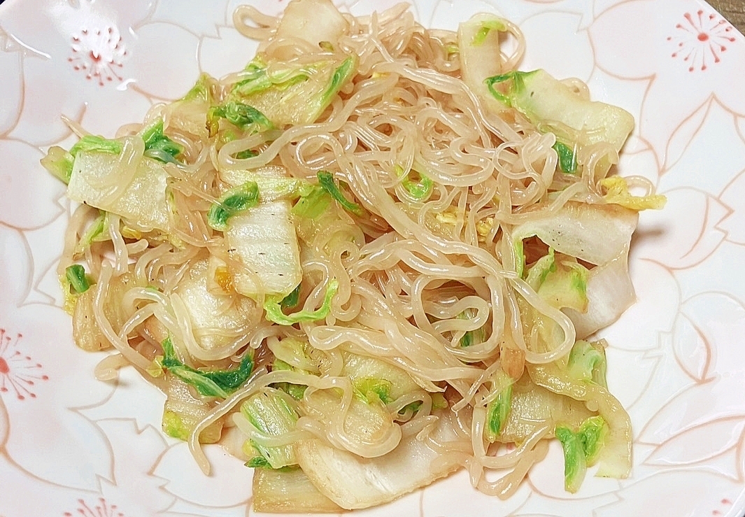 ごま油香る。白滝と白菜のワンタンスープ煮