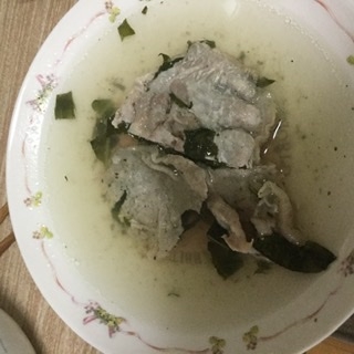 豚ロース肉のバジルはさみ蒸しのスープ