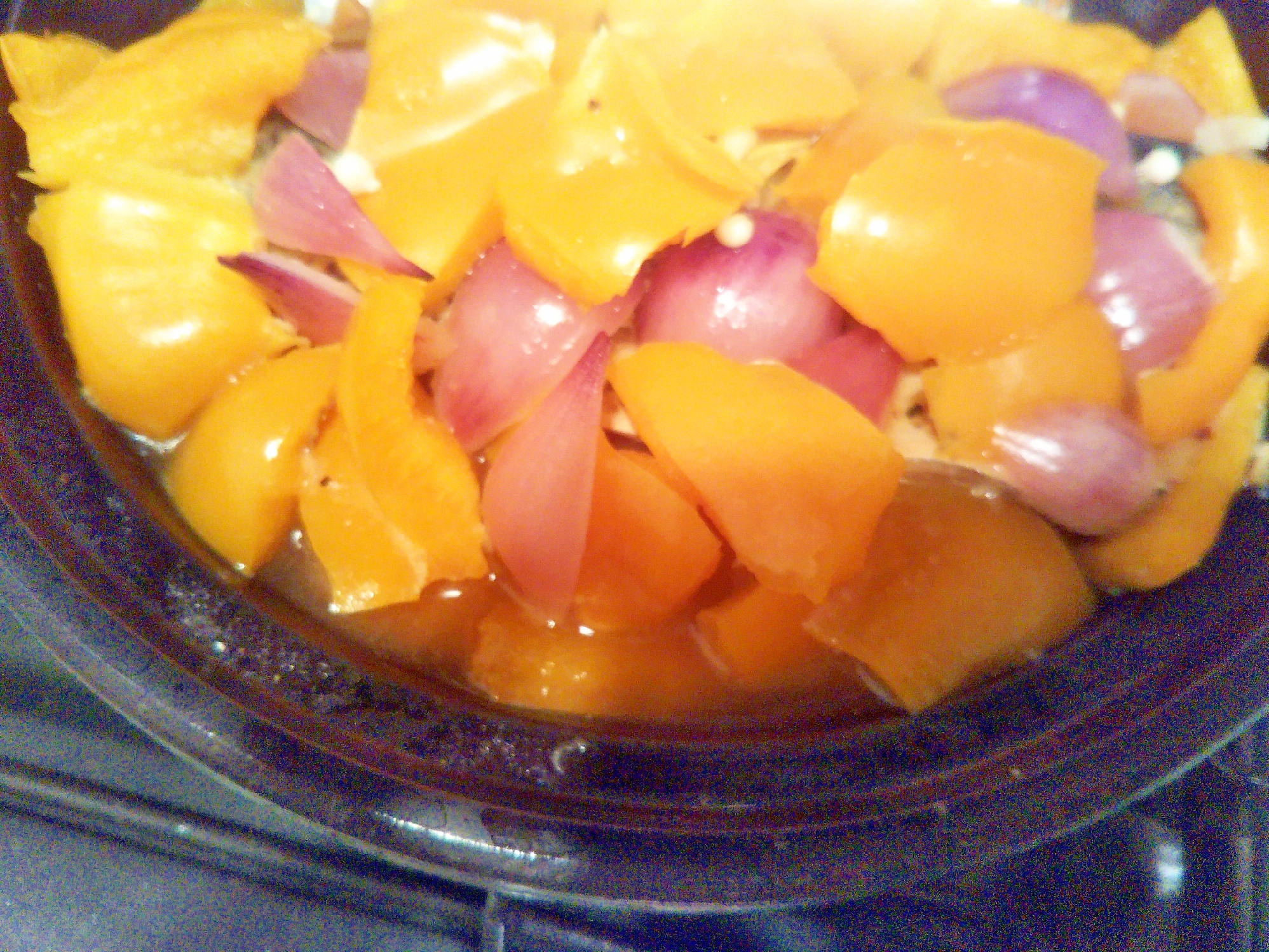 オレンジパプリカ&紫ペコロスのホットサラダ