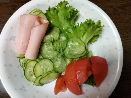 生野菜でサラダ