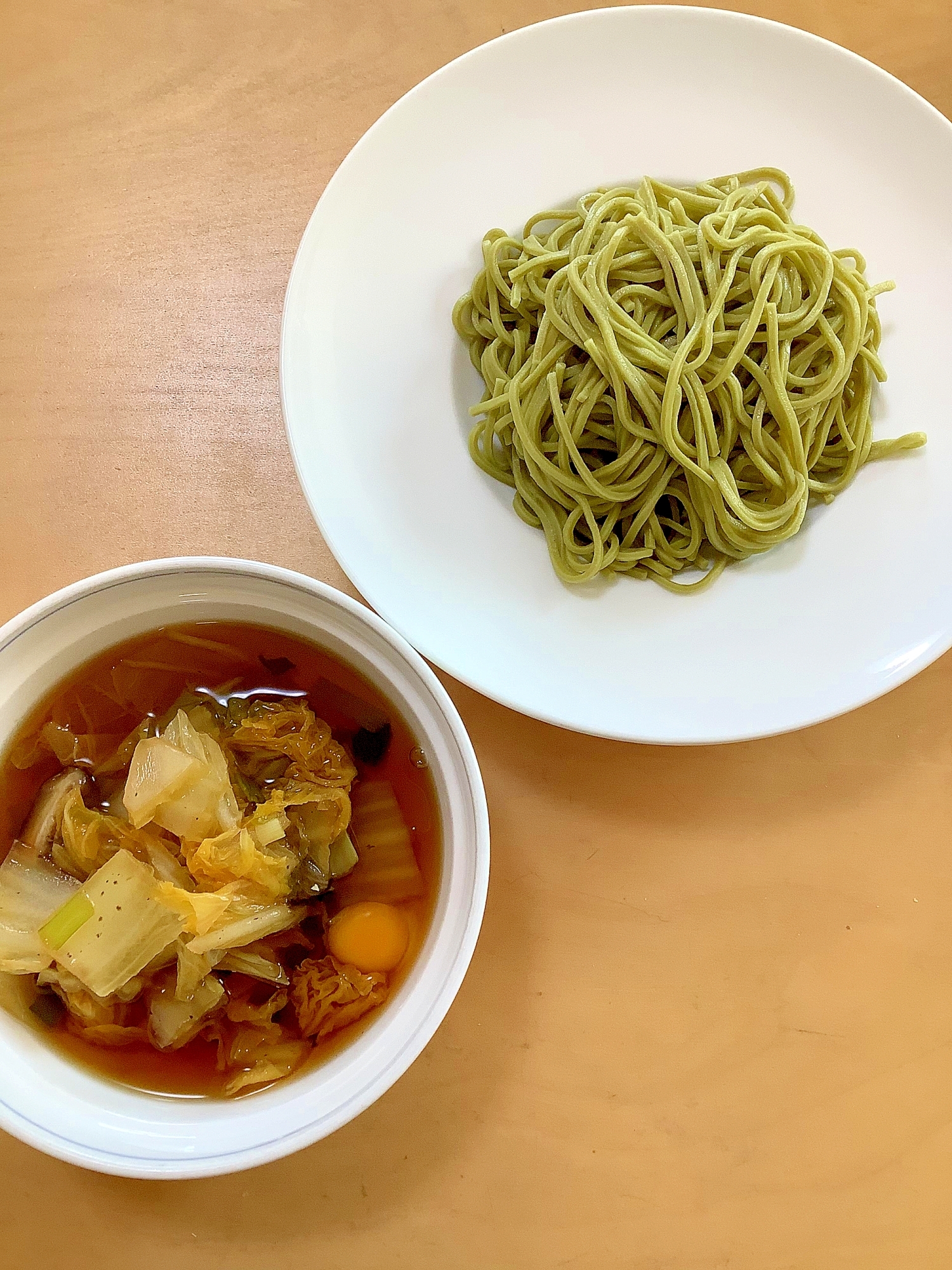 お一人様ランチにおすすめ。 茶そばのつけ麺