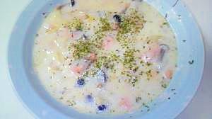 市販のルーを使わず作る、クリーミーなシチュー