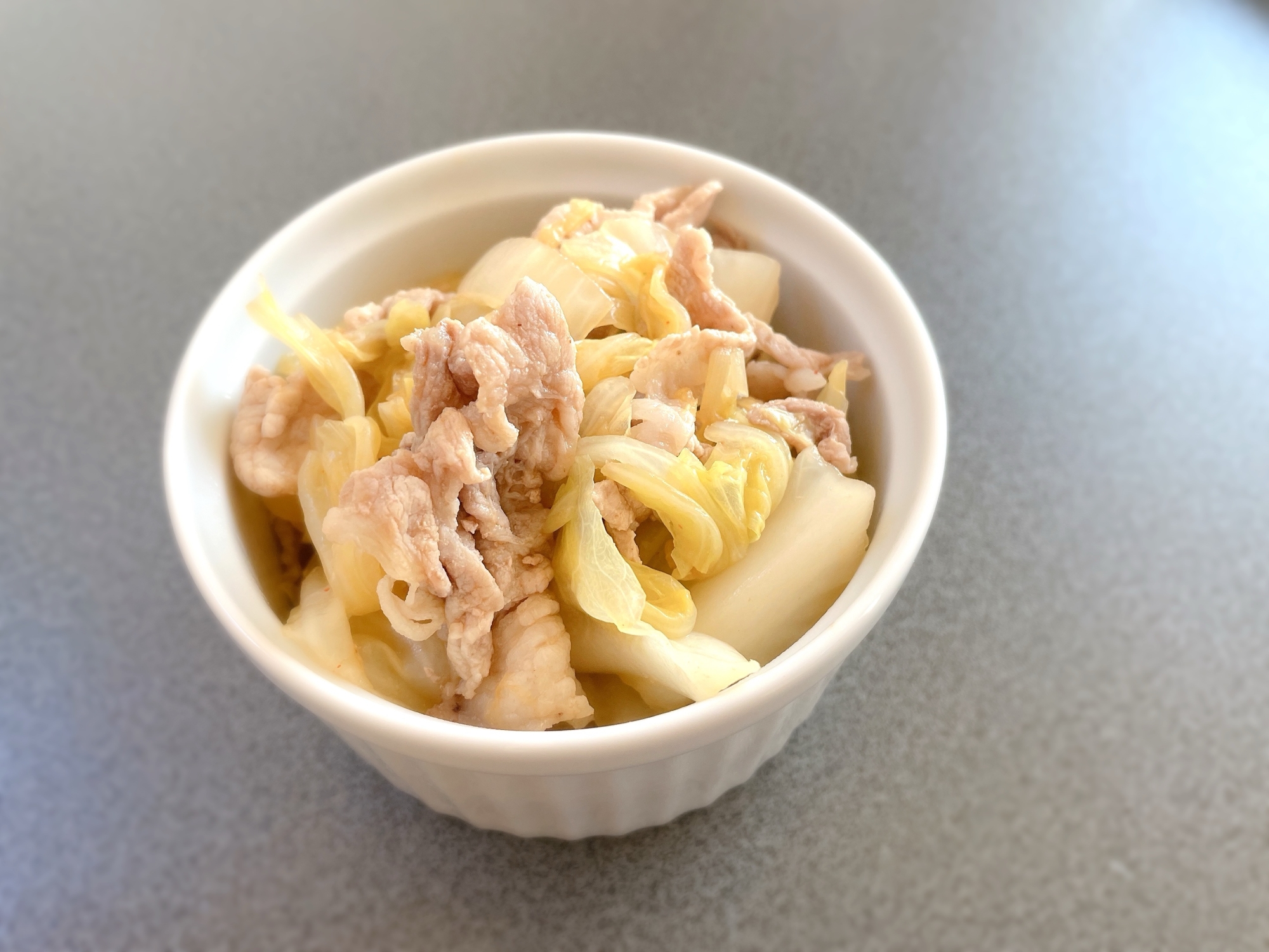 薄味でヘルシー！豚肉とキャベツのコチュジャン炒め