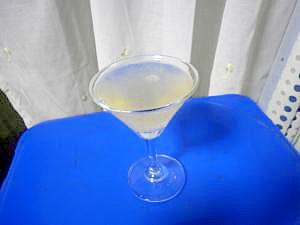 カクテルグラスに入ったギムレット