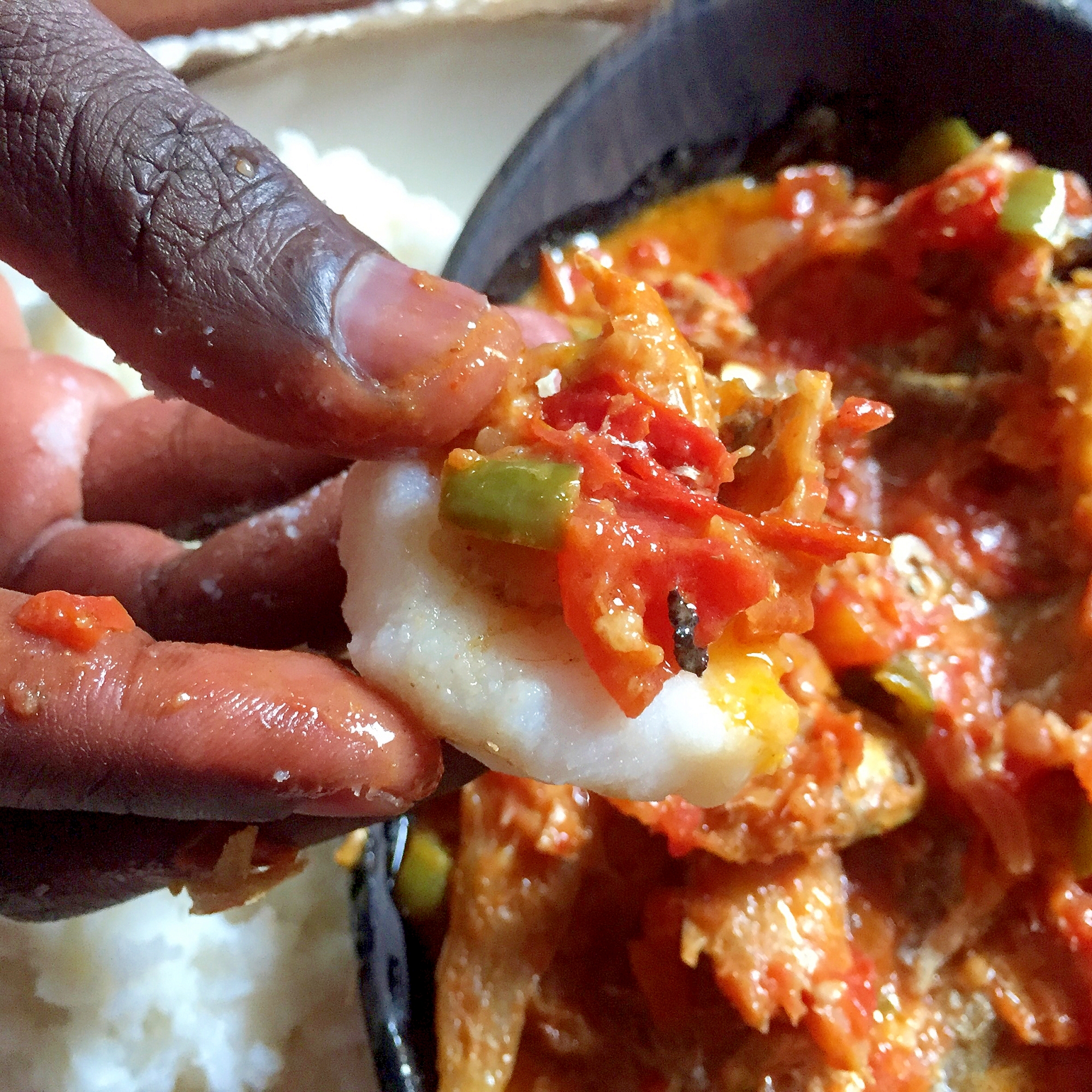 美味しさ倍増♡タンザニアの手を使うウガリの食べ方