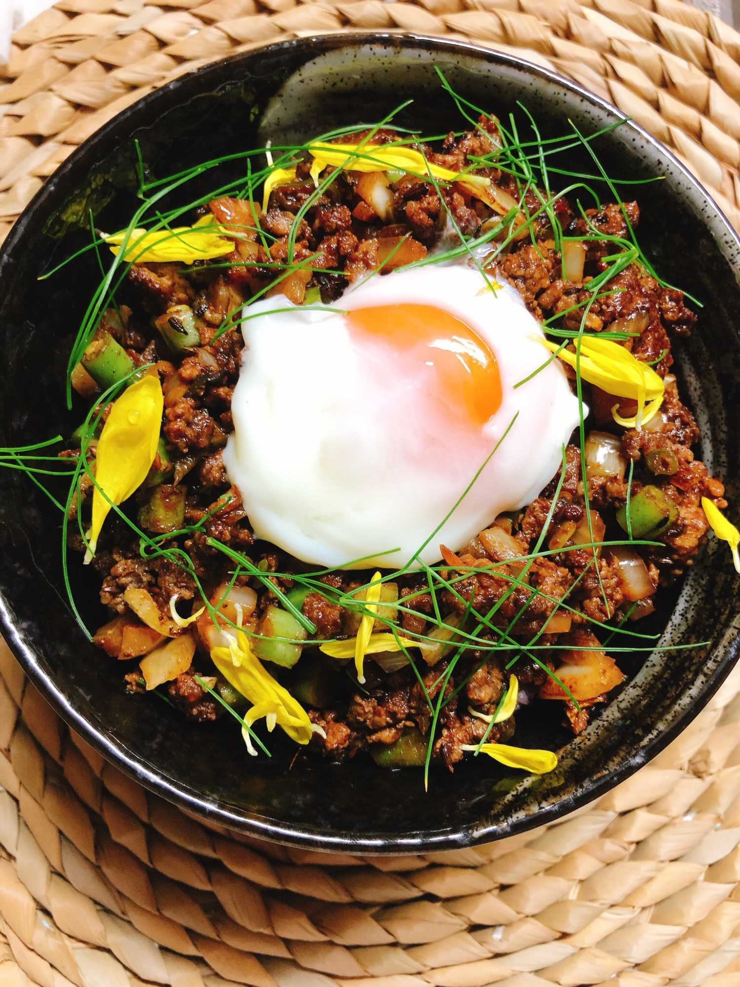 フェンネル入りのスパイス肉味噌丼