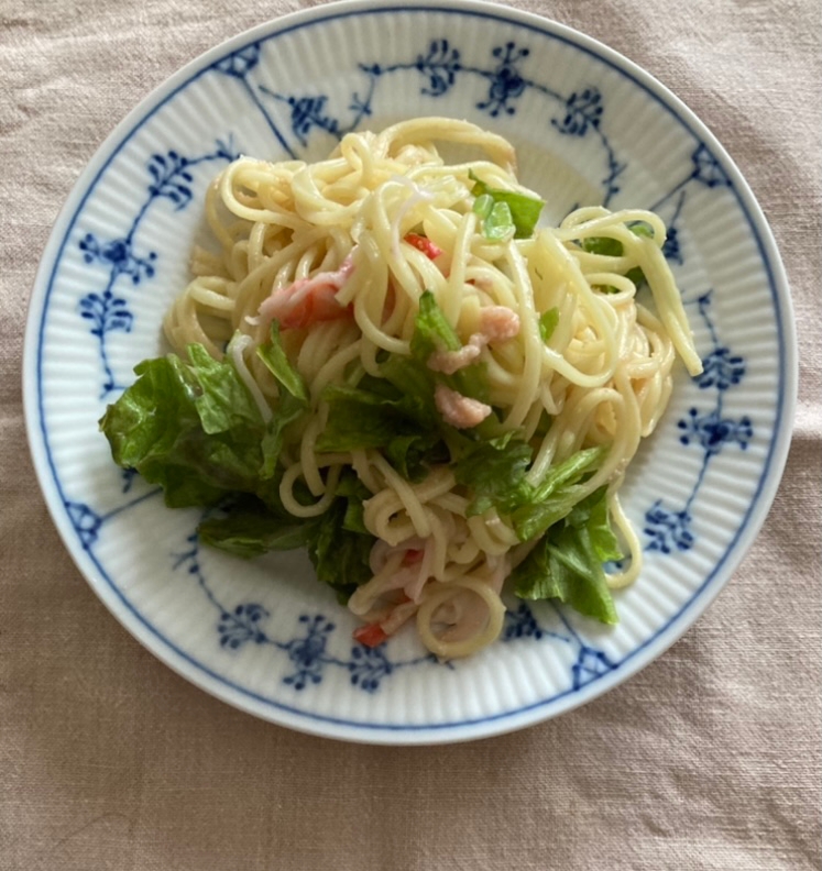 サニーレタスとカニカマのたらこパスタソース焼きそば