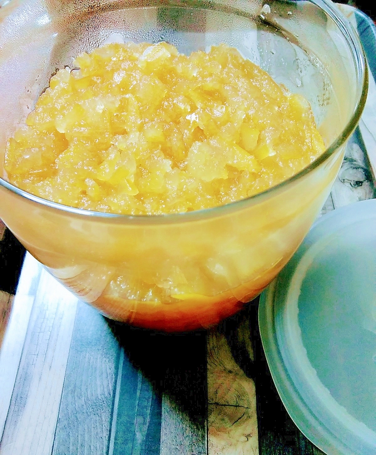 透明な容器に入った文旦マーマレード