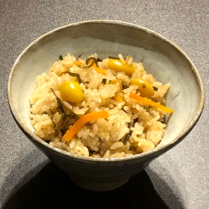 銀杏で塩昆布ごはん（炊飯器利用）