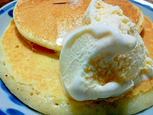 ヨーグルト入りホットケーキ☆バニラアイス添え