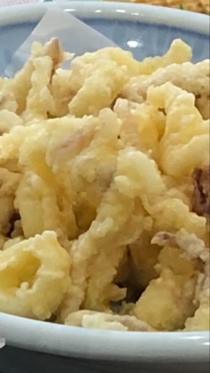 イカゲソの天ぷら美味しいです。
揚げる時はパンパン油が飛んで怖いですねー。レシピ有難うございます。