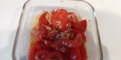 白だしとオリーブオイルで☆ツナとトマトの簡単サラダ
