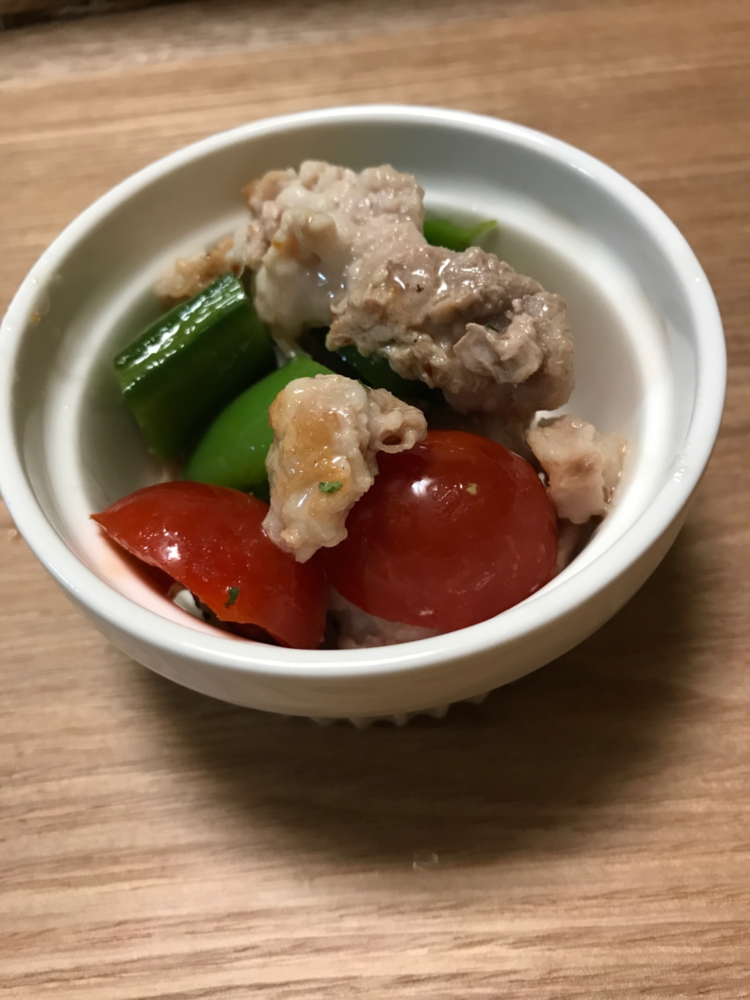 豚肉とスナップえんどう、ミニトマトの簡単炒め