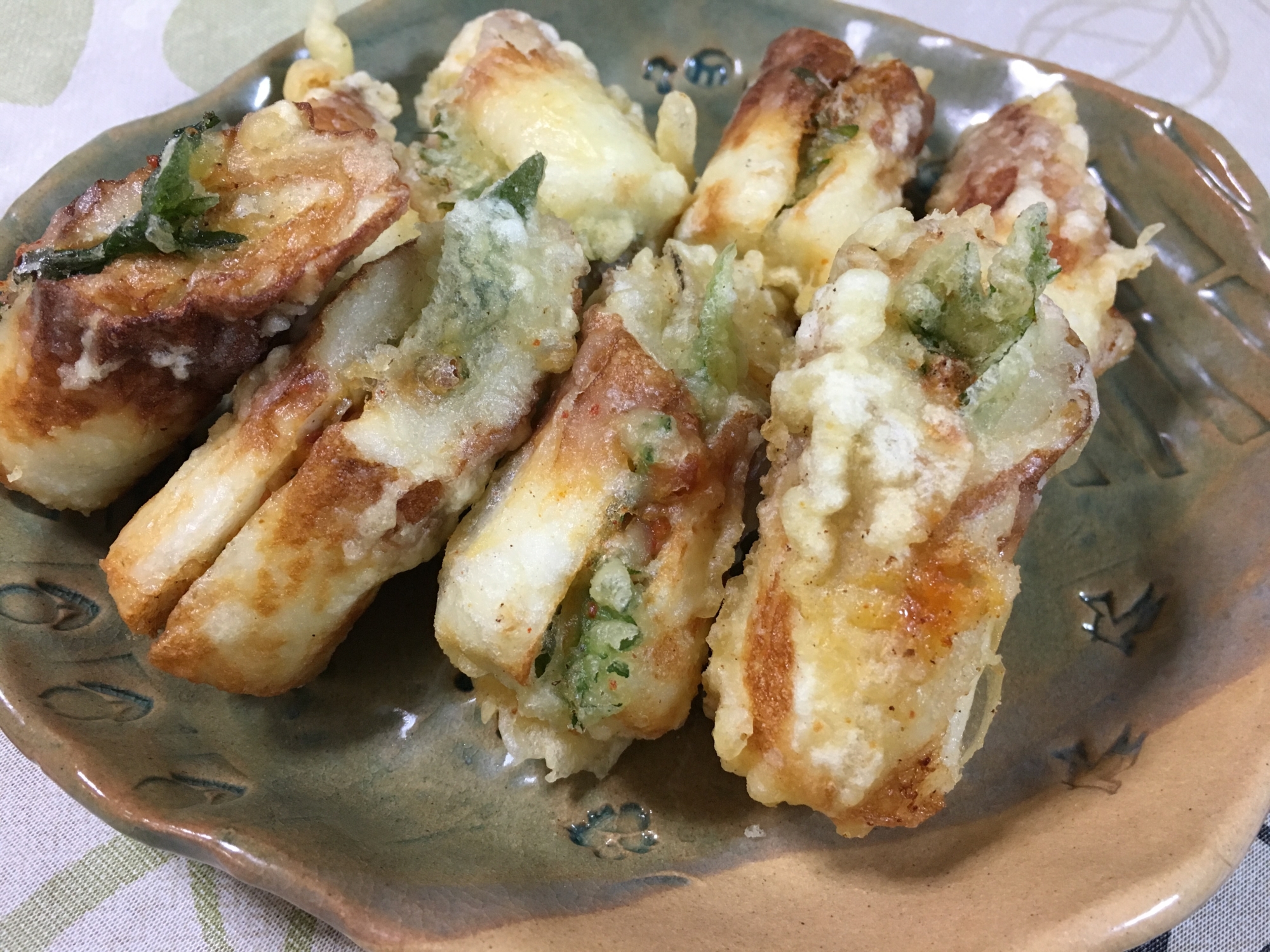 お弁当のおかずにも良い☆ちくわのキムチ大葉挟み揚げ